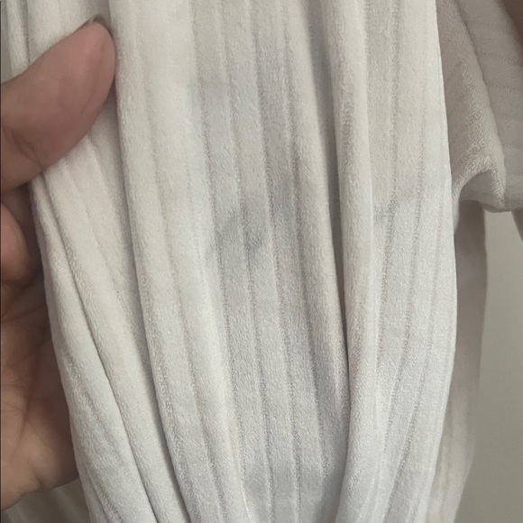 Luxurious Cream Hooded Robe - Picture 3 of 6